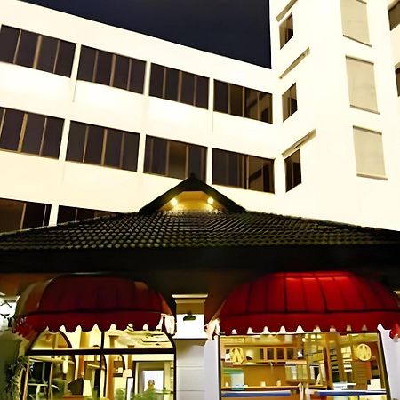 Super Oyo 1096 Winner Inn Hotel Chiang Mai Esterno foto