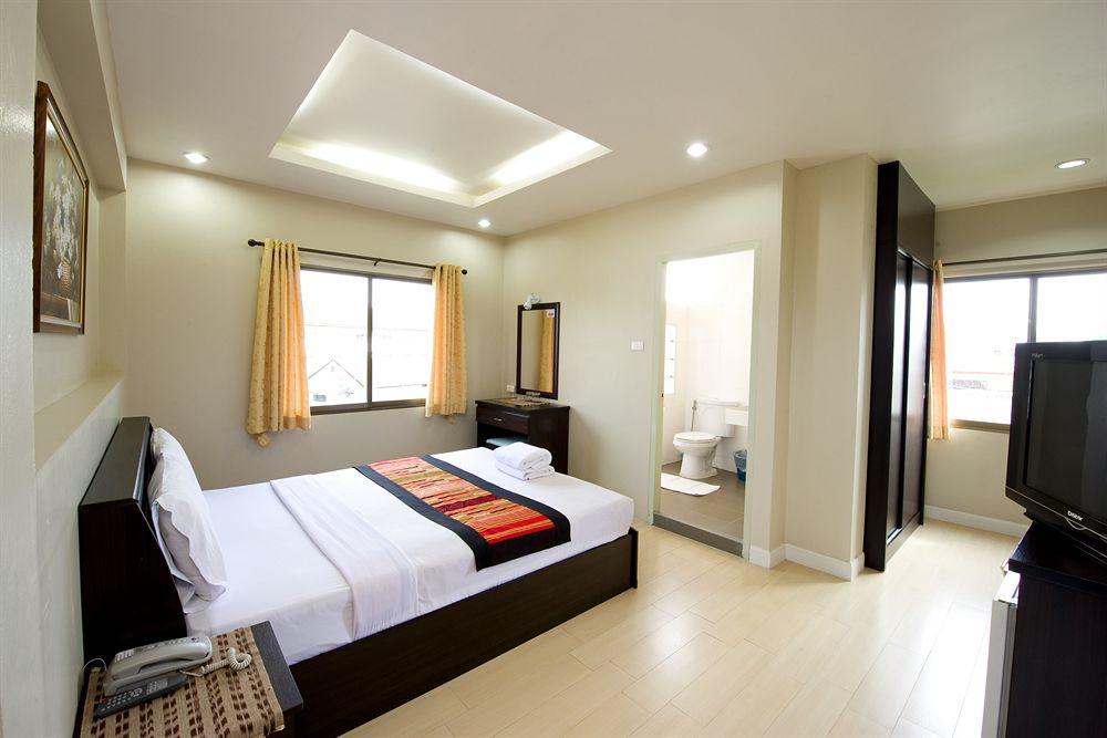 Super Oyo 1096 Winner Inn Hotel Chiang Mai Esterno foto