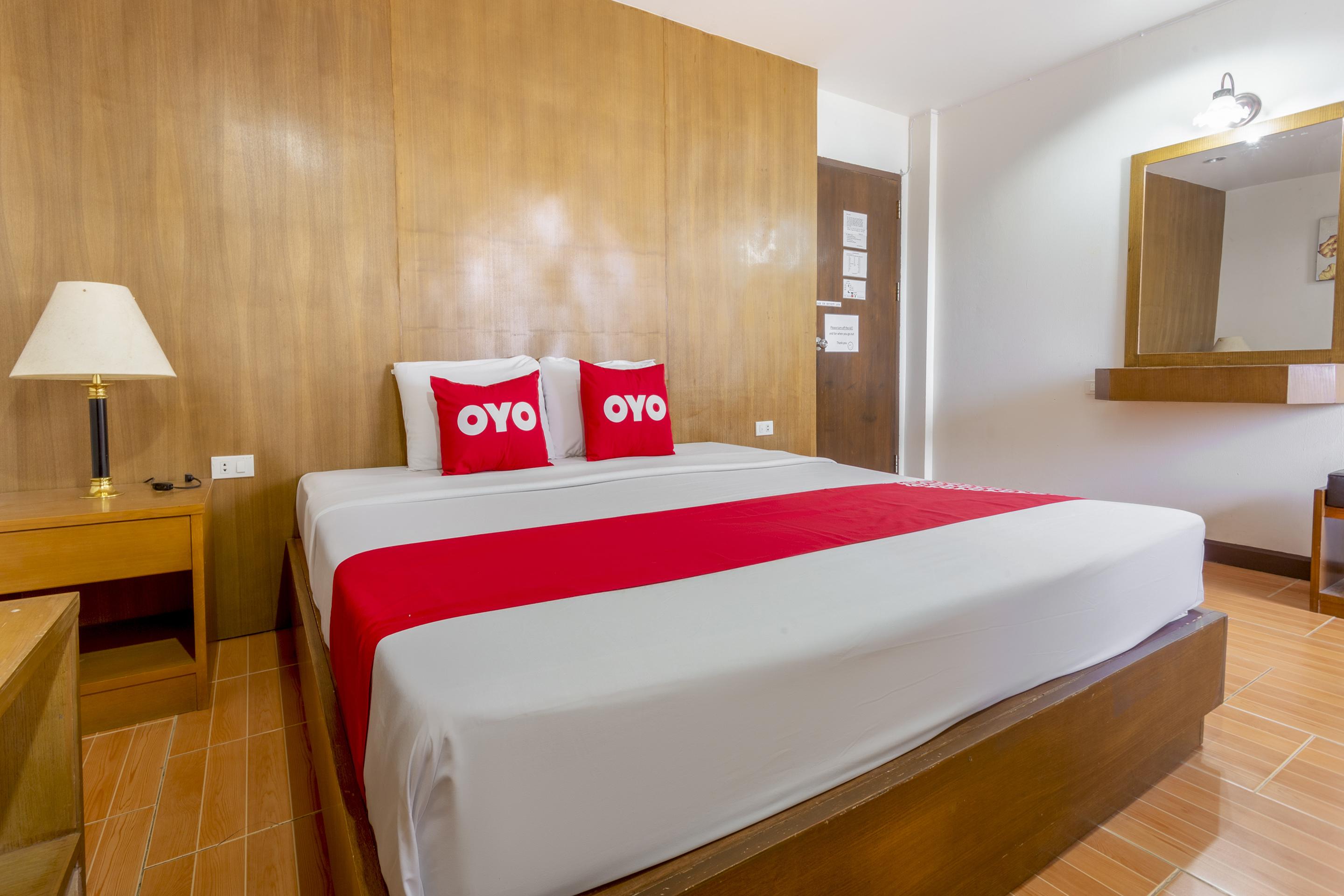 Super Oyo 1096 Winner Inn Hotel Chiang Mai Esterno foto