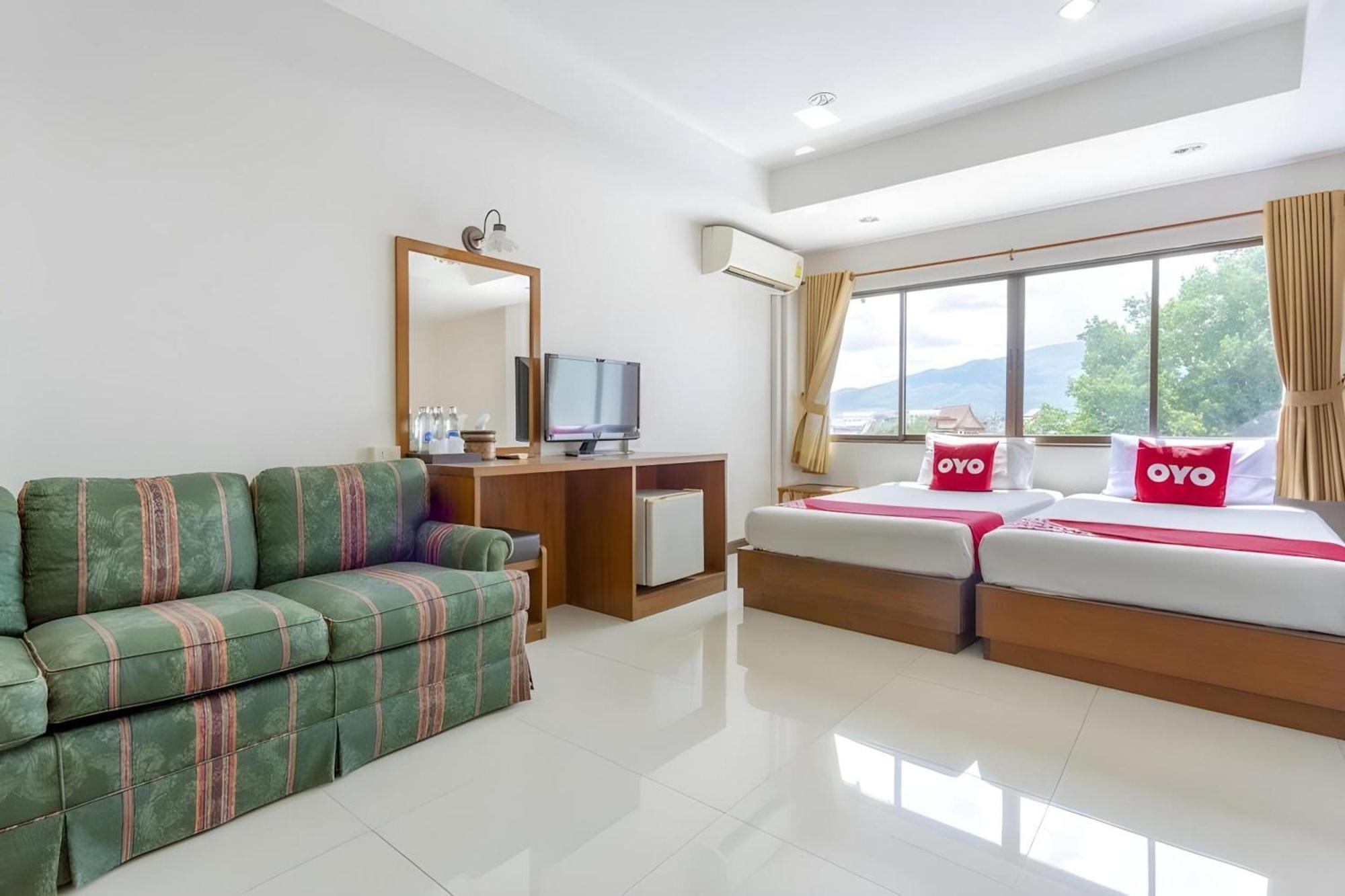 Super Oyo 1096 Winner Inn Hotel Chiang Mai Esterno foto