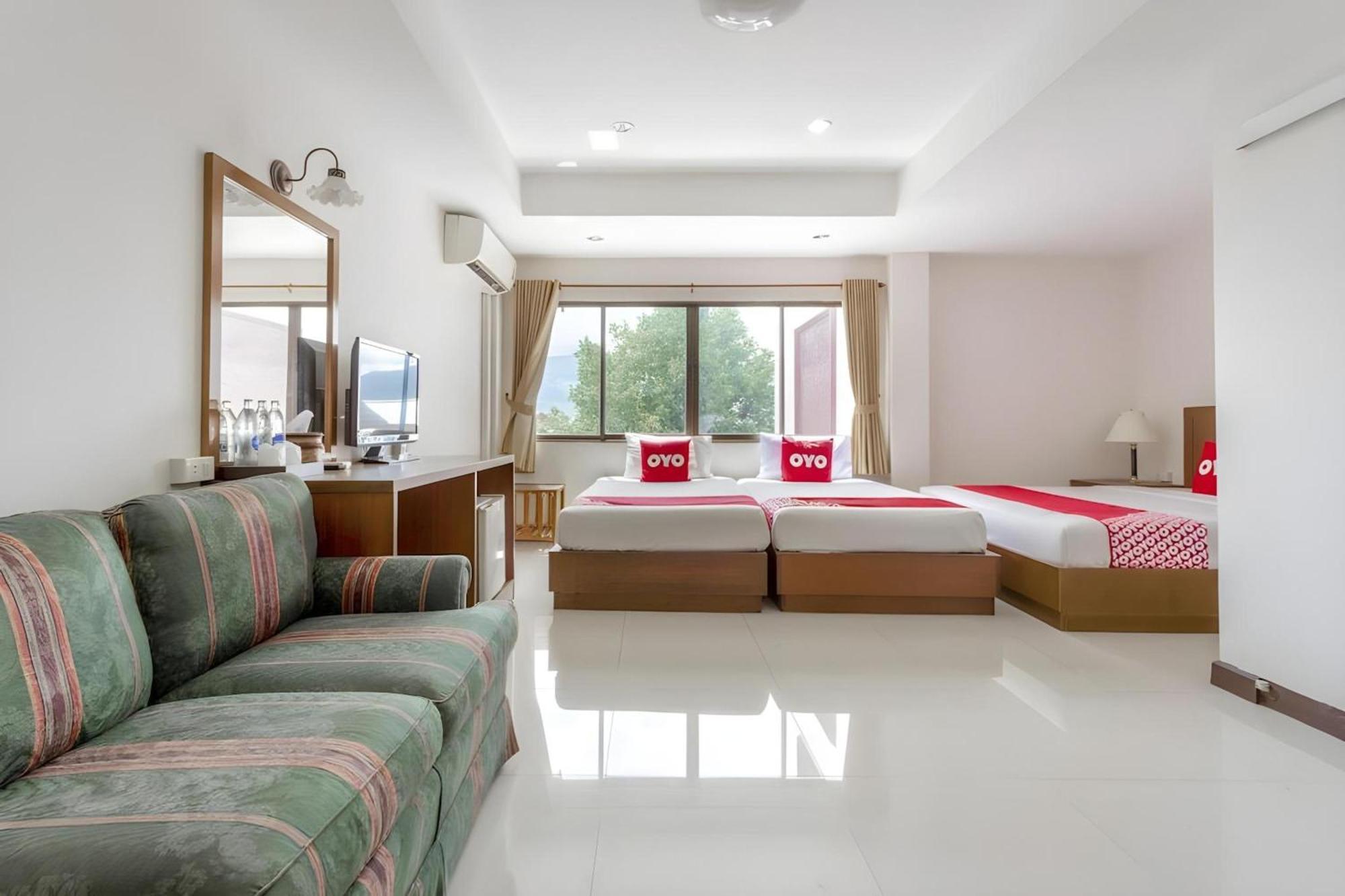 Super Oyo 1096 Winner Inn Hotel Chiang Mai Esterno foto